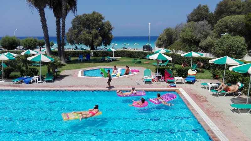 Pylea Beach Hotel 4