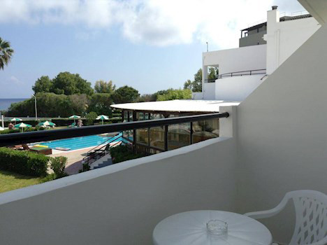 Pylea Beach Hotel 10