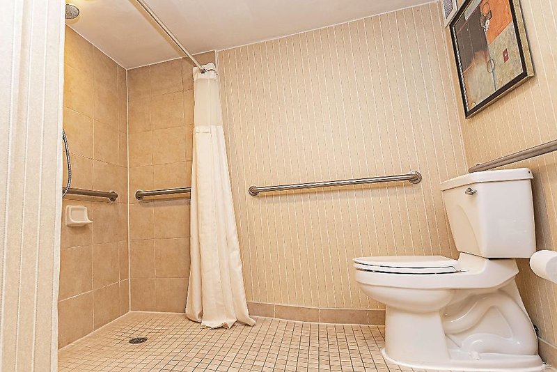 DoubleTree by Hilton Lafayette 1 - Health & Beauty