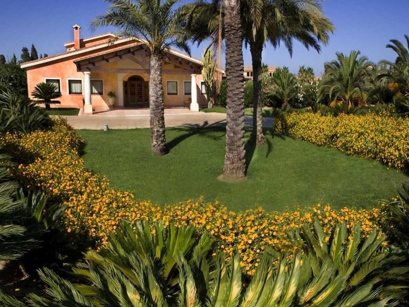 Lantana Resort Hotel & Apartments 1