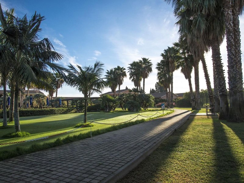 Lantana Resort Hotel & Apartments 3