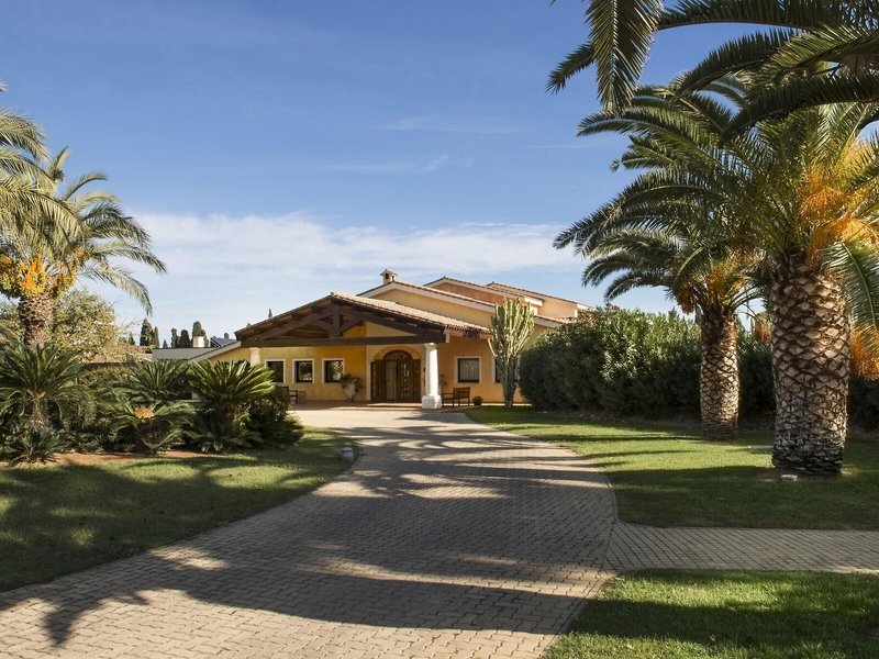 Lantana Resort Hotel & Apartments 5