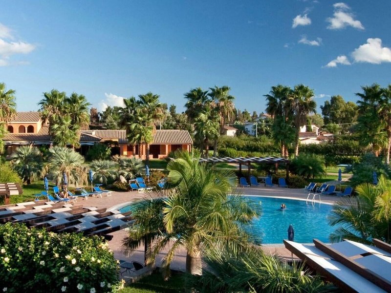 Lantana Resort Hotel & Apartments 9