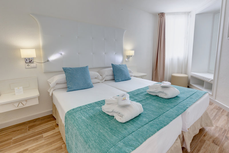 FERGUS Style Cala Blanca Suites 5