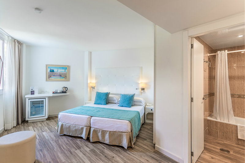 FERGUS Style Cala Blanca Suites 7