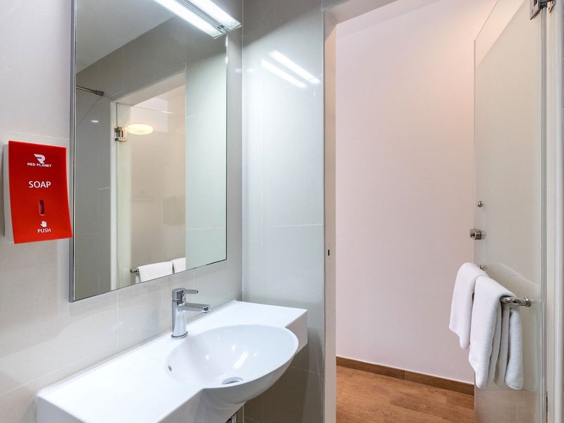 RED Planet Patong 19