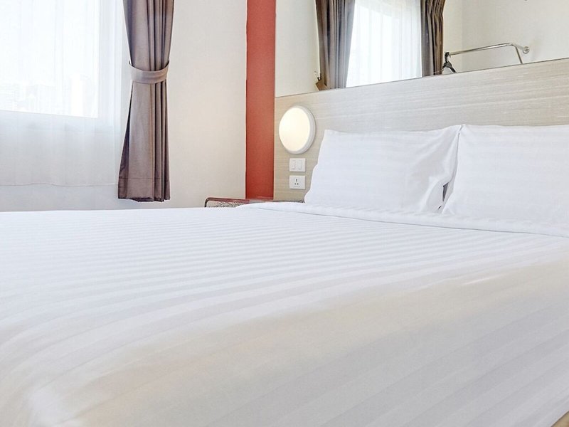 RED Planet Patong 25