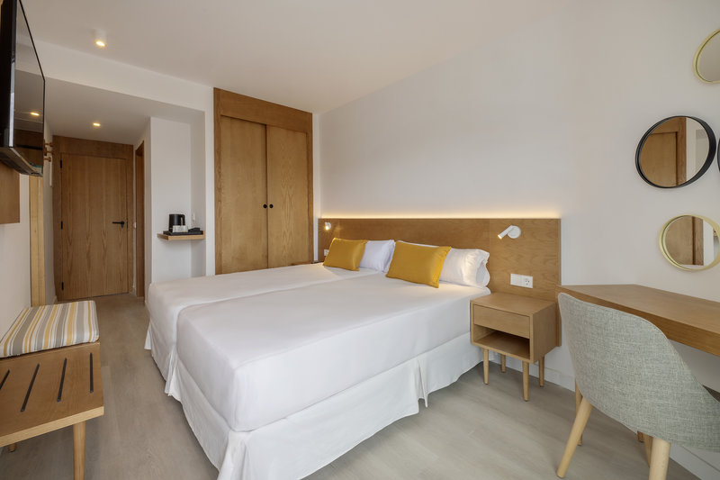 HM Isabela - Adults Only 8