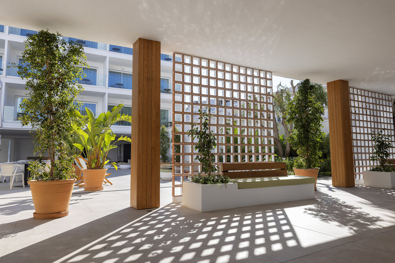 HM Isabela - Adults Only 30