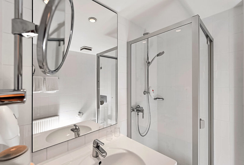 Wyndham Garden Potsdam 7 - Bathroom Example
