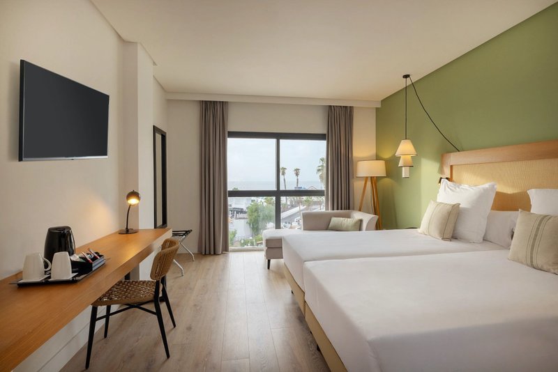 Be Live Experience La Nina 11