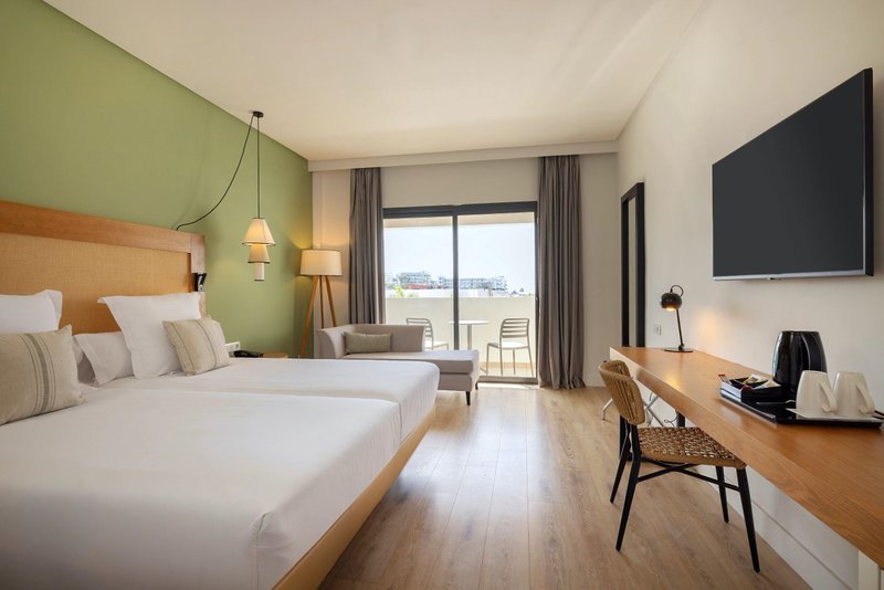 Be Live Experience La Nina 14