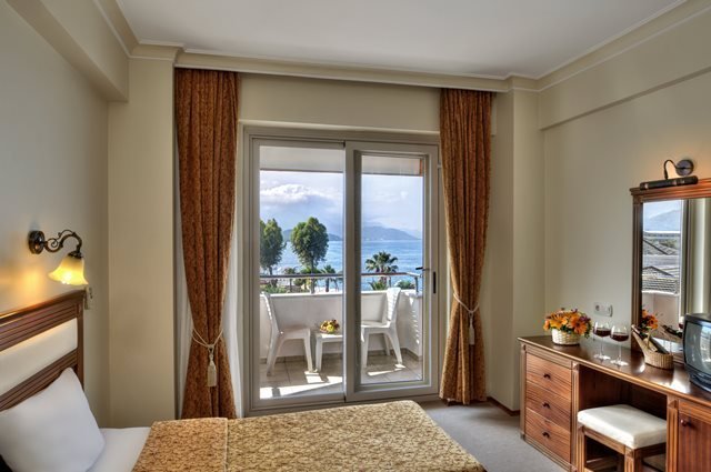 Valeri Beach Hotel 8