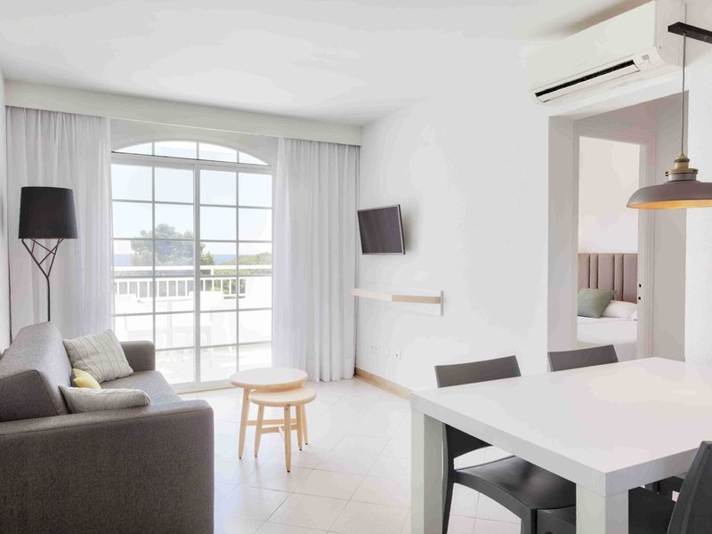 Hotel ILUNION Menorca 8