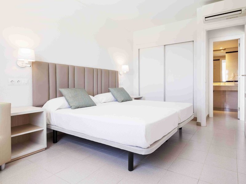 Hotel ILUNION Menorca 10