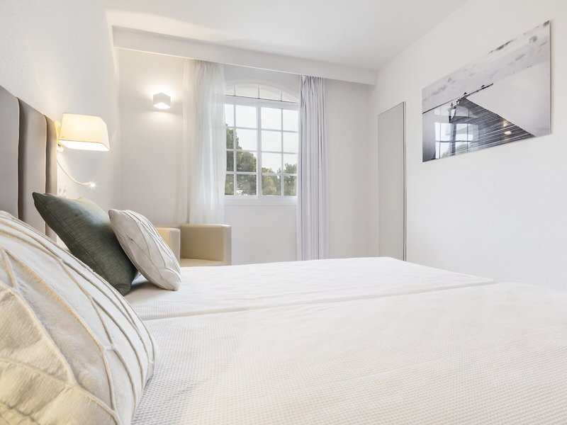 Hotel ILUNION Menorca 13