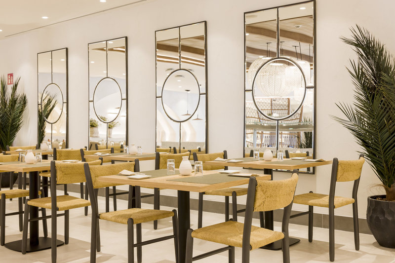 Hotel ILUNION Menorca 14