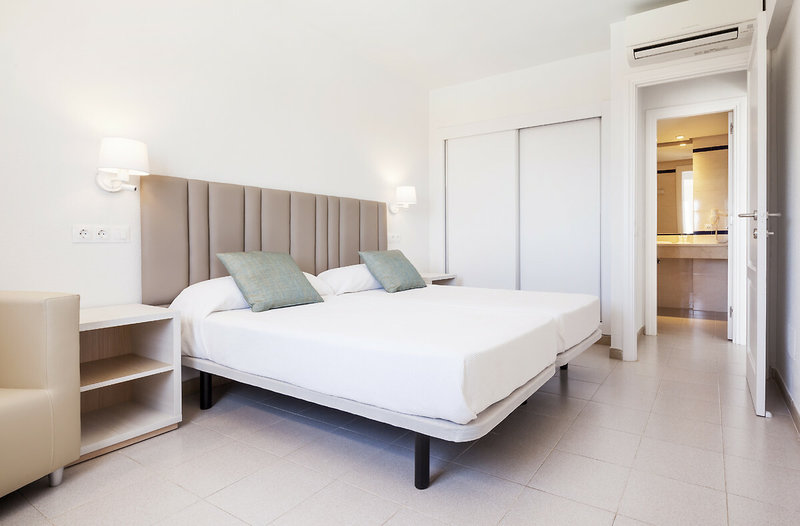 Hotel ILUNION Menorca 8