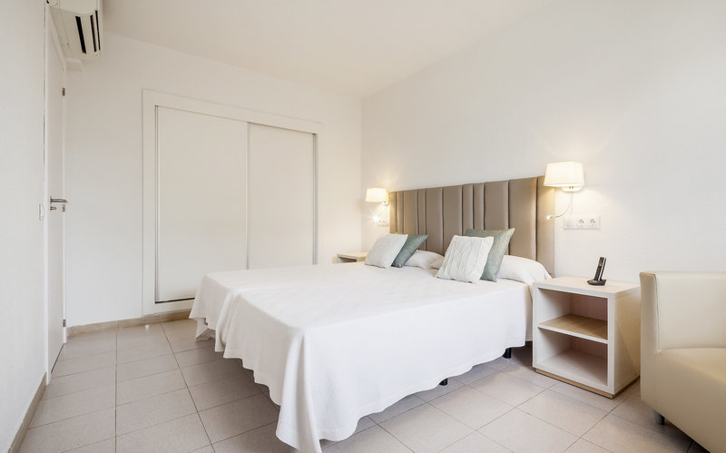 Hotel ILUNION Menorca 9