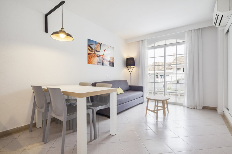 Hotel ILUNION Menorca 11