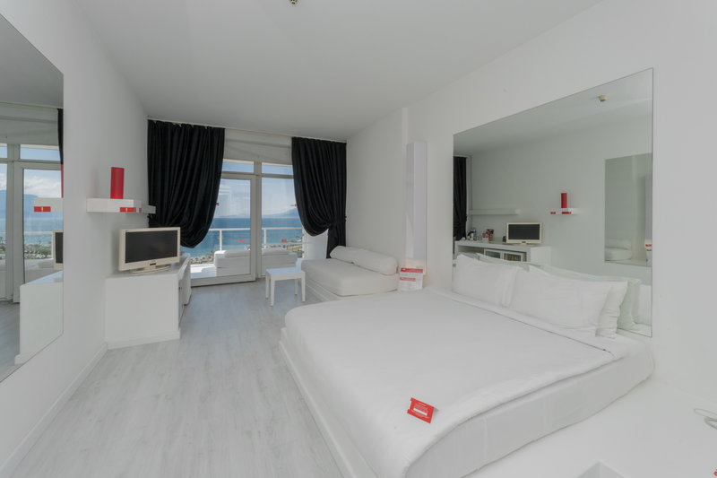Hotel SU 13