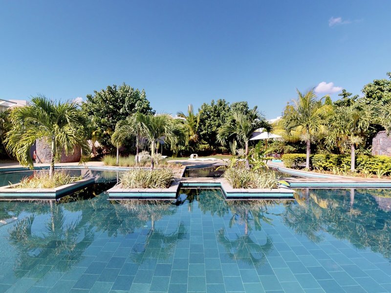 Radisson Blu Azuri Resort & Spa, Mauritius 15 - Outdoor Pool
