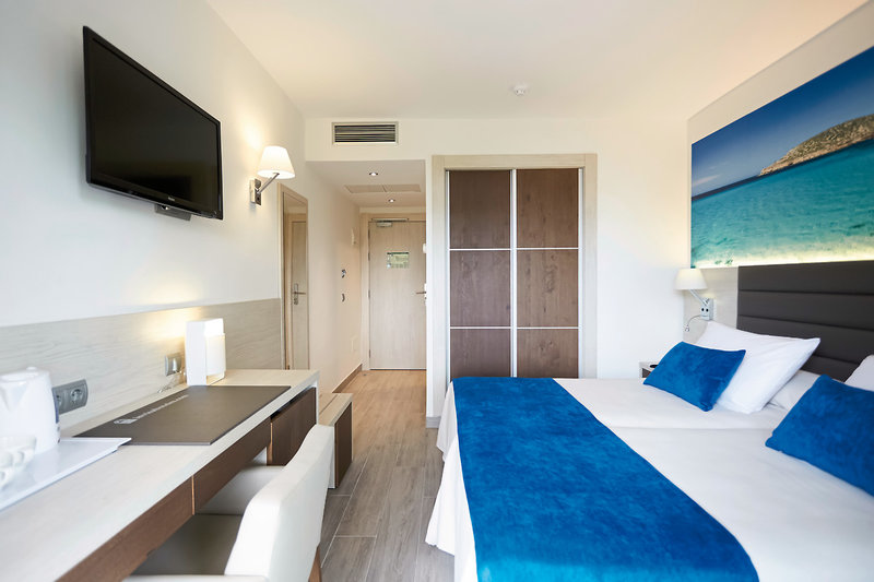 Invisa Hotel Cala Blanca 13