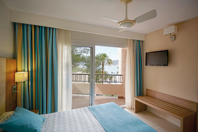 Invisa Hotel Cala Blanca 15