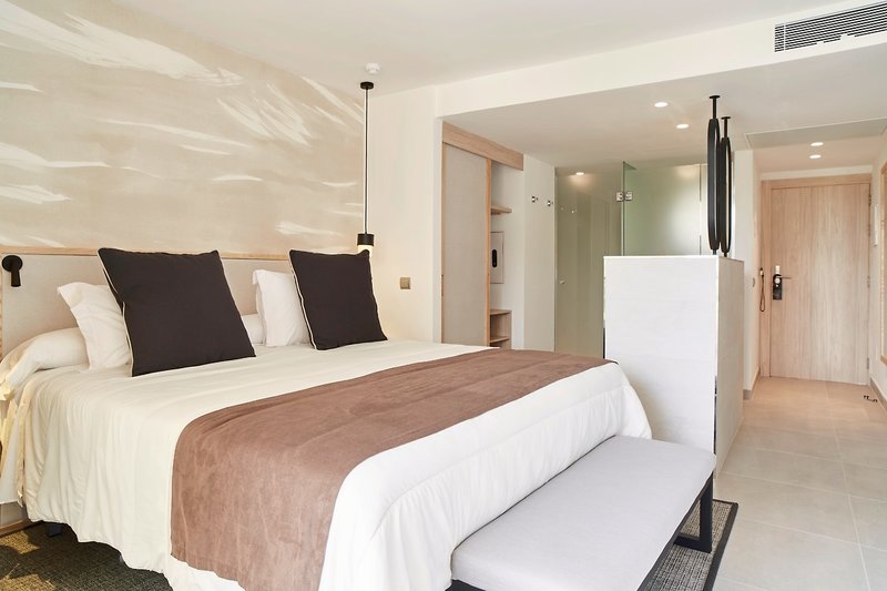 Invisa Hotel Cala Blanca 18