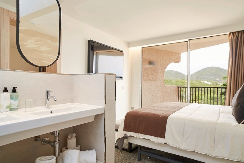 Invisa Hotel Cala Blanca 19