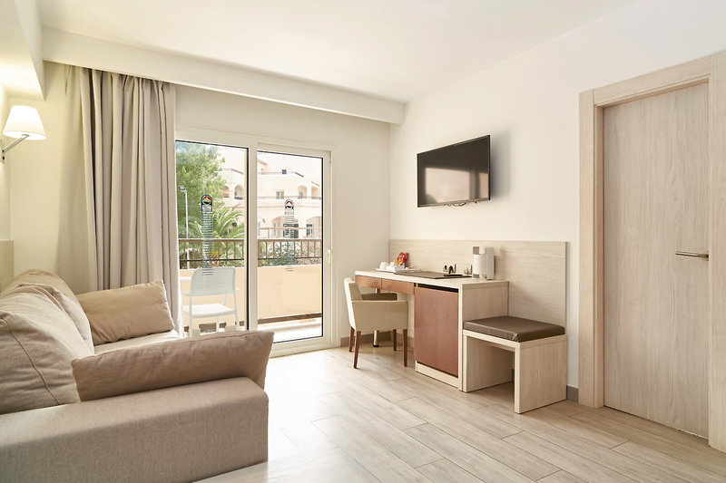 Invisa Hotel Club Cala Blanca 20