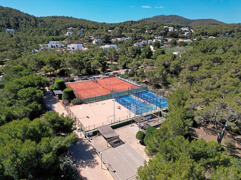Invisa Hotel Club Cala Blanca 36