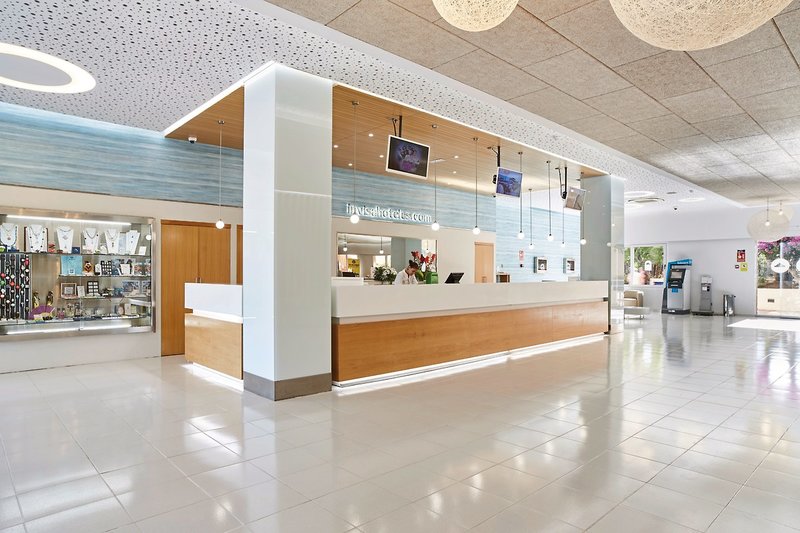 Invisa Hotel Club Cala Blanca 37