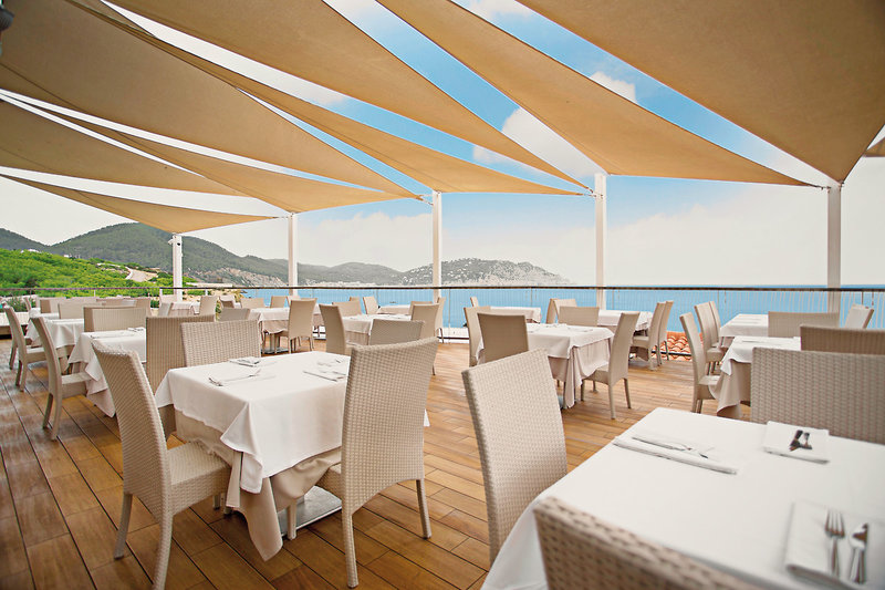 Invisa Hotel Club Cala Blanca 38