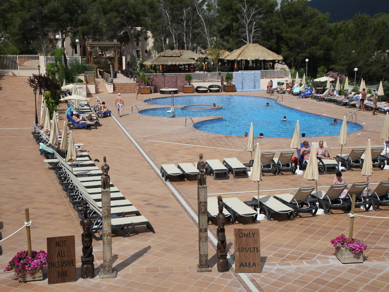 Invisa Hotel Club Cala Blanca 10