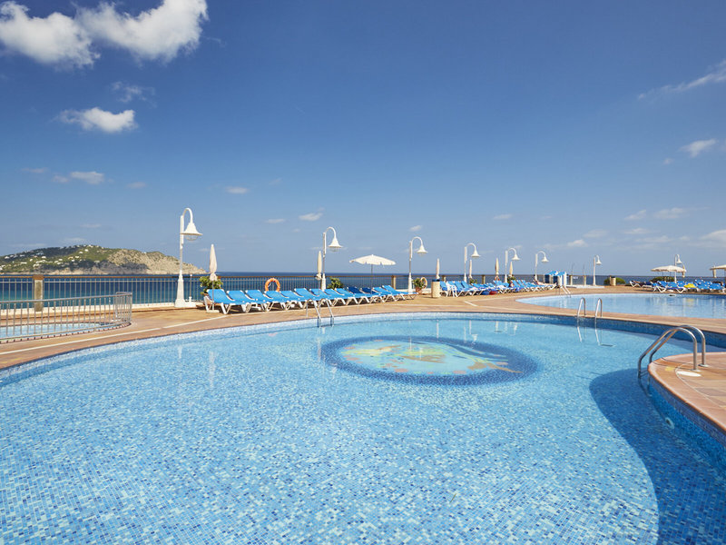 Invisa Hotel Club Cala Blanca 11