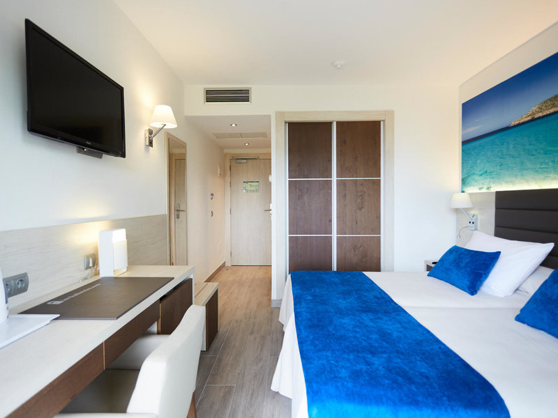 Invisa Hotel Club Cala Blanca 36