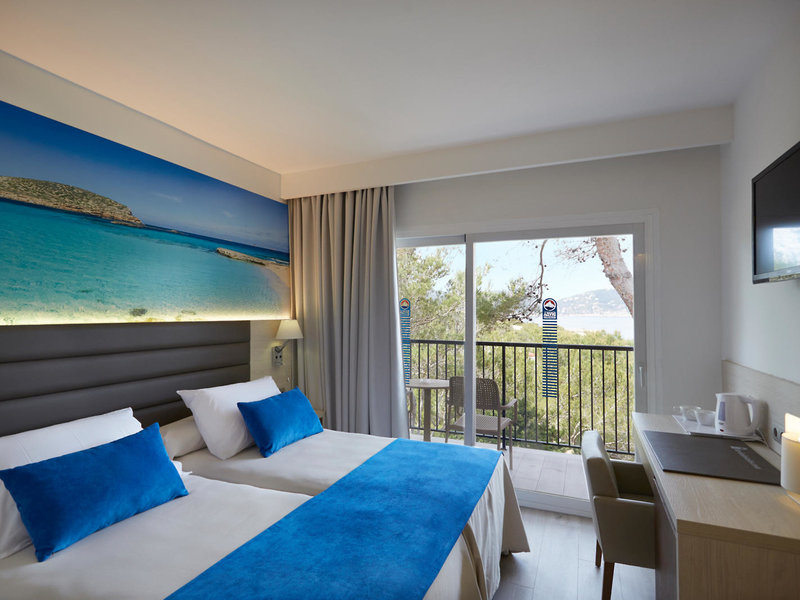 Invisa Hotel Club Cala Blanca 37