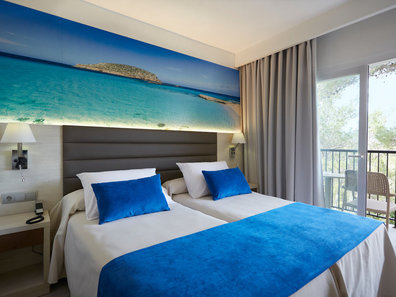 Invisa Hotel Club Cala Blanca 42