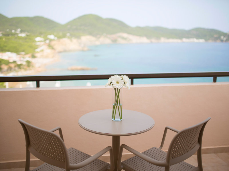 Invisa Hotel Club Cala Blanca 43