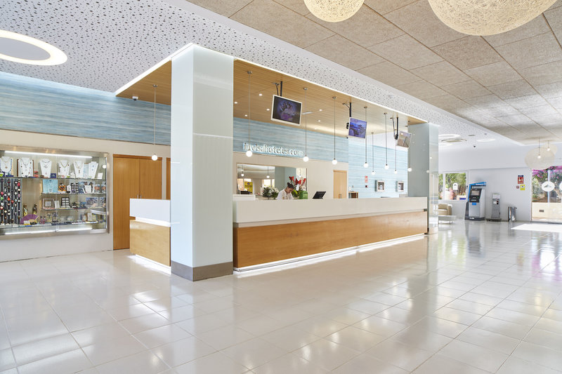 Invisa Hotel Club Cala Blanca 4
