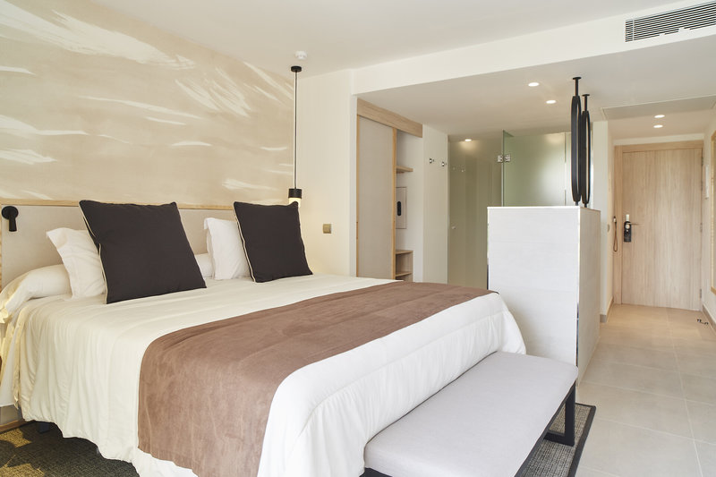 Invisa Hotel Club Cala Blanca 5