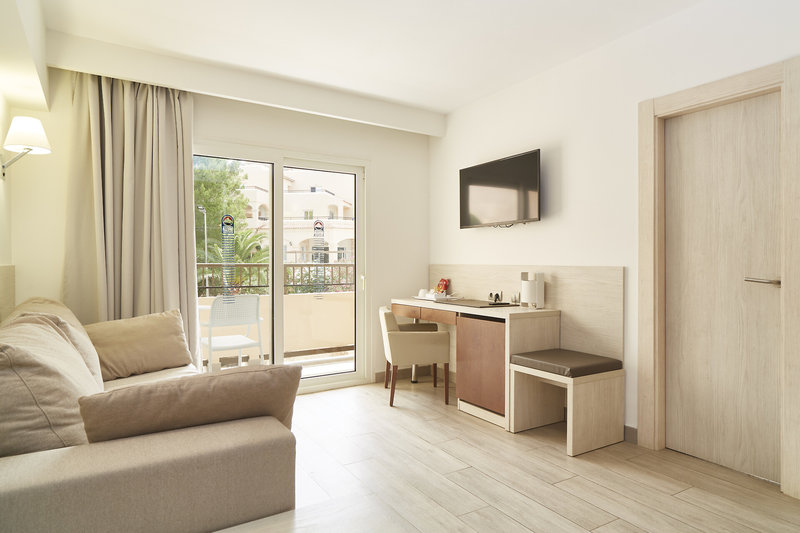 Invisa Hotel Club Cala Blanca 7