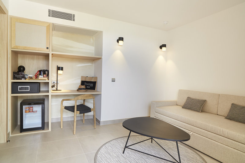 Invisa Hotel Club Cala Blanca 8