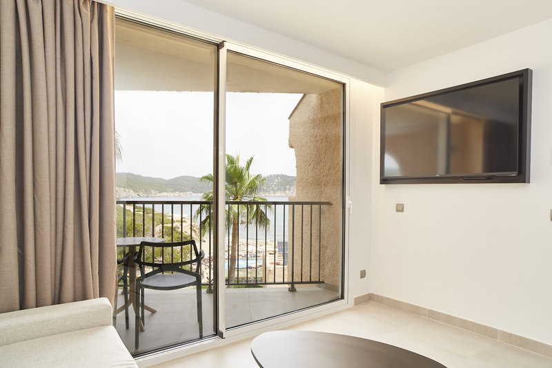 Invisa Hotel Club Cala Blanca 9