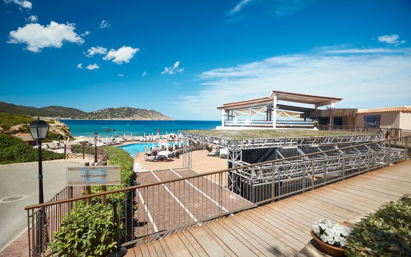 Invisa Hotel Club Cala Blanca 22