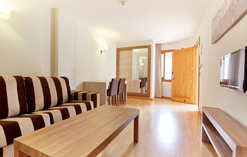Invisa Hotel Club Cala Blanca 25