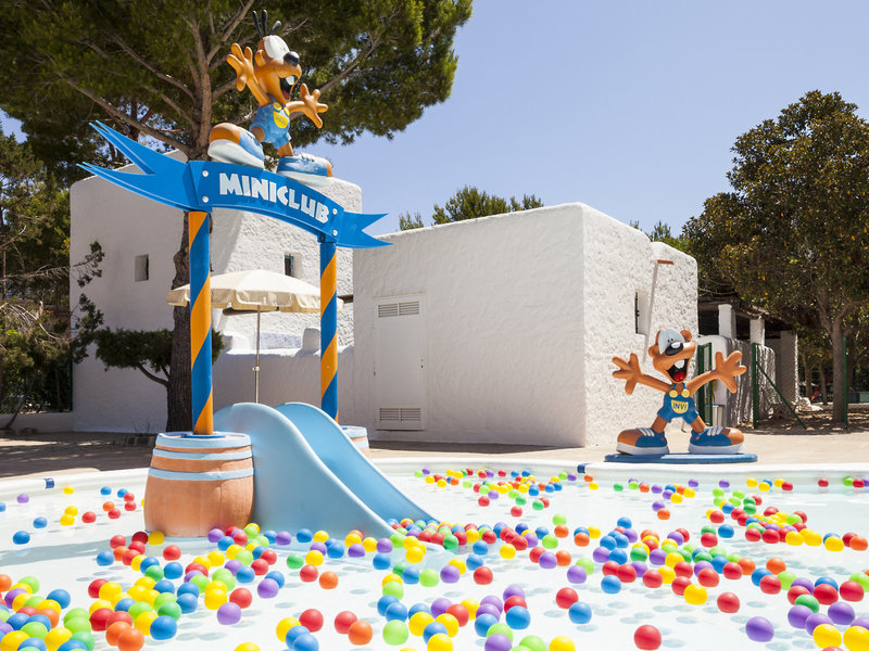 Invisa Hotel Cala Blanca 8