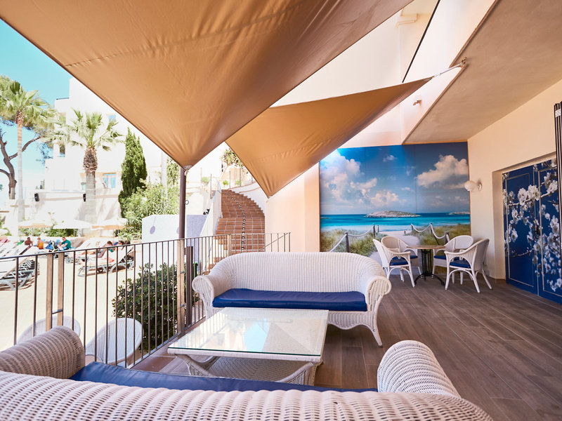 Invisa Hotel Cala Blanca 18