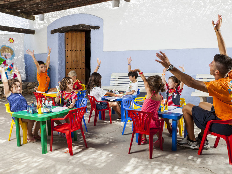 Invisa Hotel Cala Blanca 32